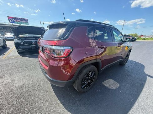 Used 2022 Jeep Compass Latitude AWD/4WD image 3