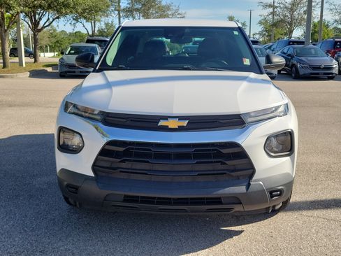 Used 2021 Chevrolet TrailBlazer LS FWD image 2