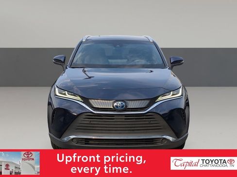 Used 2022 Toyota Venza XLE image 3