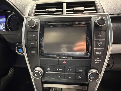 Used 2017 Toyota Camry SE w/ Moonroof Package image 21