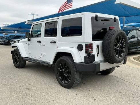 Used 2017 Jeep Wrangler Unlimited Sahara w/ Connectivity Group image 4