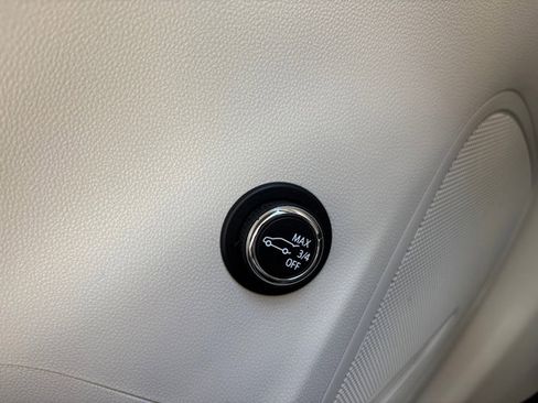 Used 2022 Buick Envision Essence w/ Safety Package image 19