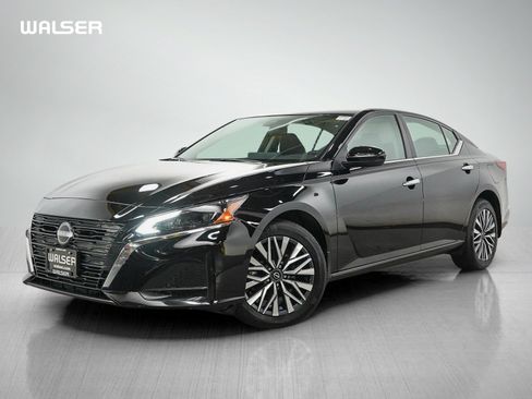 Used 2023 Nissan Altima 2.5 SV w/ SV Premium Package AWD/4WD image 1