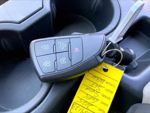 Used 2025 GMC Sierra 1500 SLT AWD/4WD image 14
