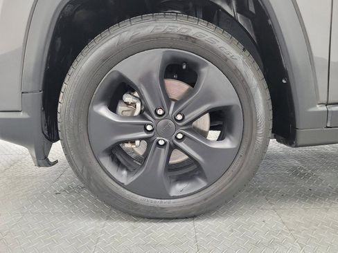 Used 2019 Jeep Compass Latitude FWD image 31