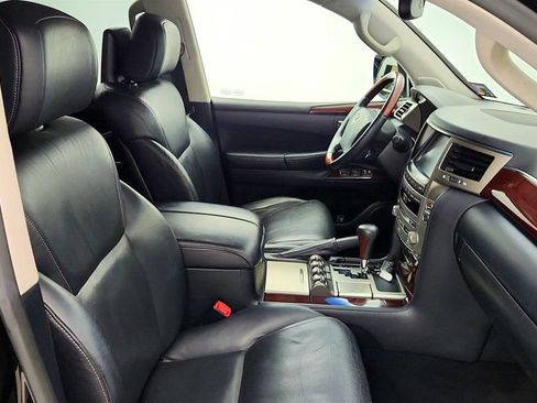 Used 2013 Lexus LX 570 4WD w/ Luxury Pkg image 26
