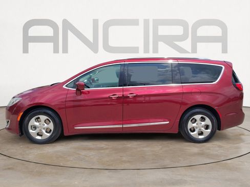 Used 2017 Chrysler Pacifica Touring-L Plus w/ Advanced Safetytec Group FWD image 9