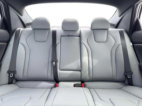 New 2026 Hyundai Elantra Limited FWD image 16