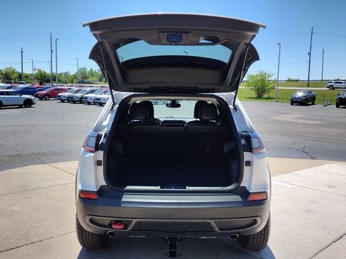 Used 2021 Jeep Cherokee Trailhawk AWD/4WD image 18