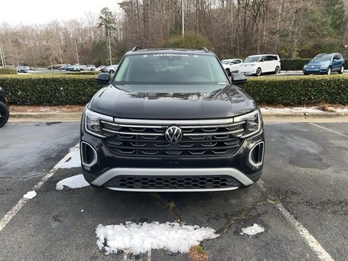 Used 2025 Volkswagen Atlas Peak Edition SE image 8