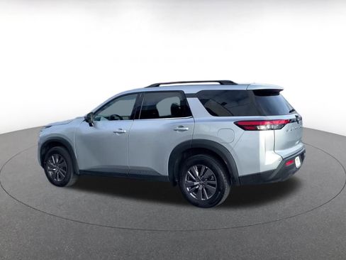 Used 2025 Nissan Pathfinder SV image 10