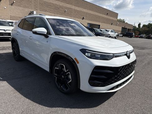 New 2026 Volkswagen Tiguan SEL R-Line AWD/4WD image 2