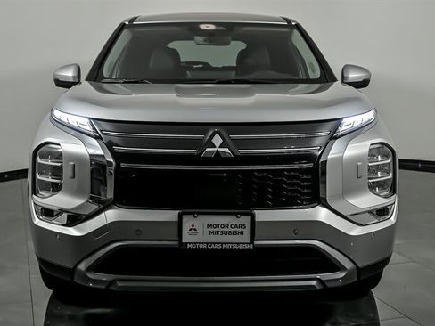 Used 2025 Mitsubishi Outlander AWD image 4