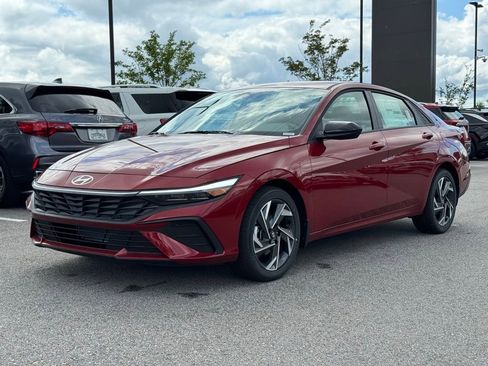 Certified 2025 Hyundai Elantra Sport image 7