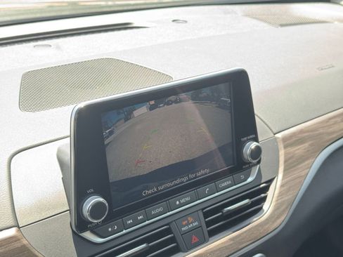 Used 2025 Nissan Altima 2.5 SV FWD image 24