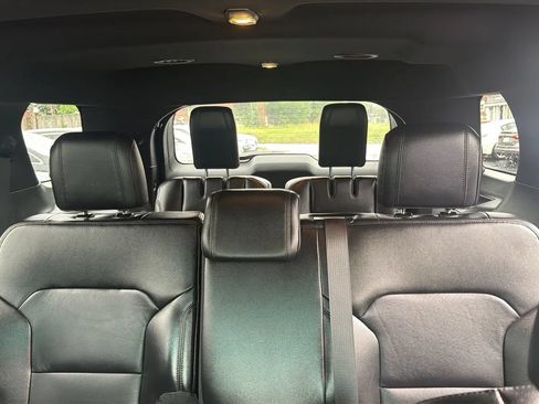 Used 2016 Ford Explorer XLT w/ Equipment Group 202A AWD/4WD image 11
