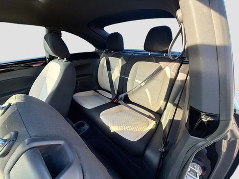 Used 2019 Volkswagen Beetle 2.0T SE FWD image 24