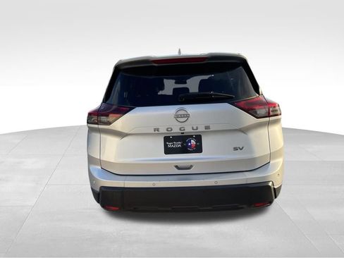 Used 2024 Nissan Rogue SV FWD image 6