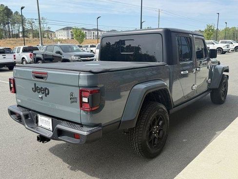 Used 2024 Jeep Gladiator Sport AWD/4WD image 7