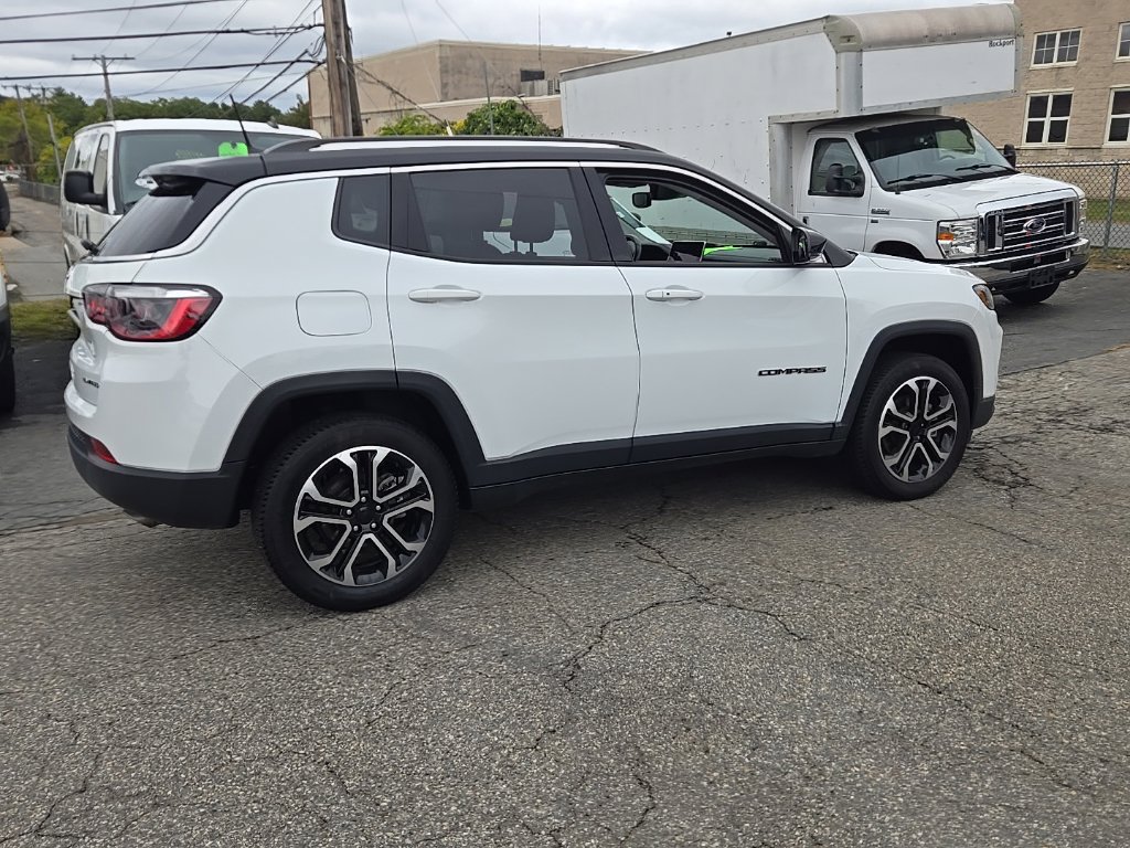 Certified 2022 Jeep Compass Limited w/ Sun and Sound Group AWD/4WD image 18