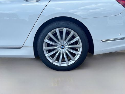 Used 2022 BMW 740i w/ Premium Package RWD image 12