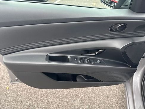 Certified 2025 Hyundai Elantra Sport image 10