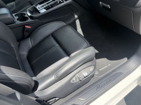 Used 2023 Porsche Macan Turbo AWD/4WD image 20