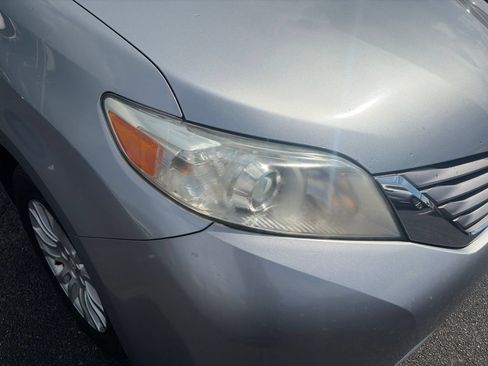 Used 2017 Toyota Sienna XLE FWD image 19