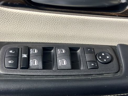 Used 2022 Chrysler Pacifica Limited image 16