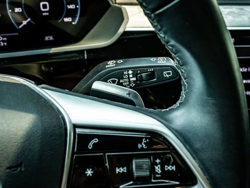 Used 2021 Audi e-tron Premium AWD/4WD image 23