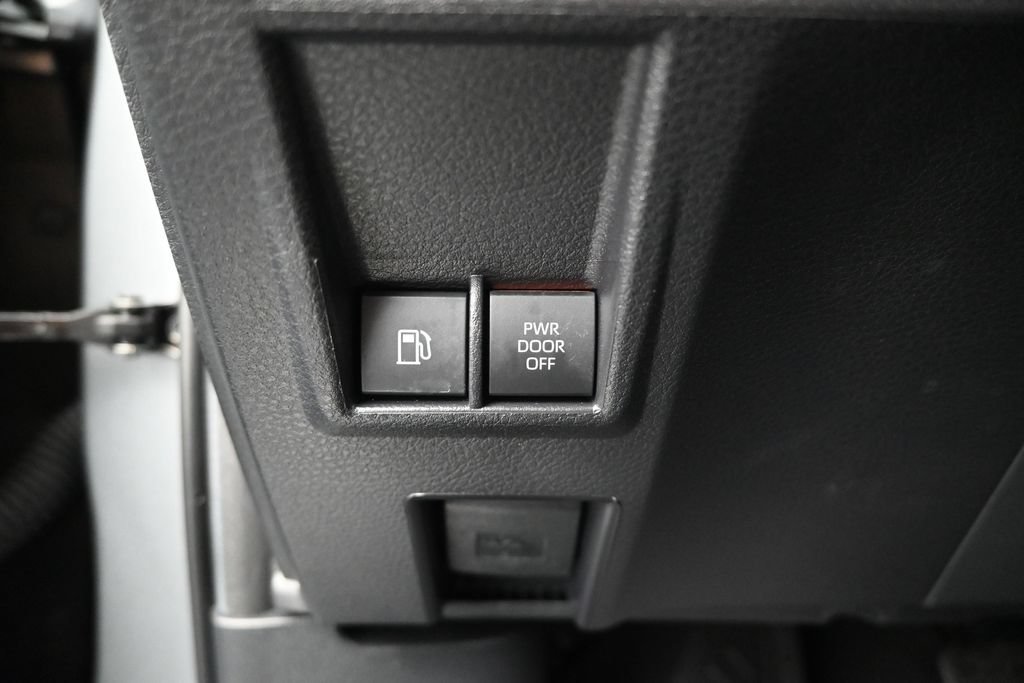 Used 2026 Toyota Sienna XLE FWD image 16
