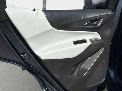 Used 2022 Chevrolet Equinox LT w/ Driver Convenience Package FWD image 15
