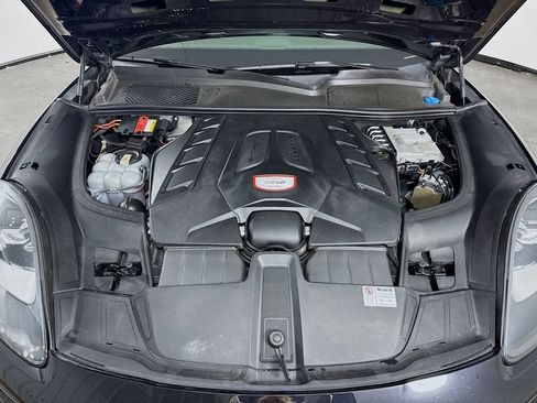 Used 2020 Porsche Cayenne Turbo AWD/4WD image 32