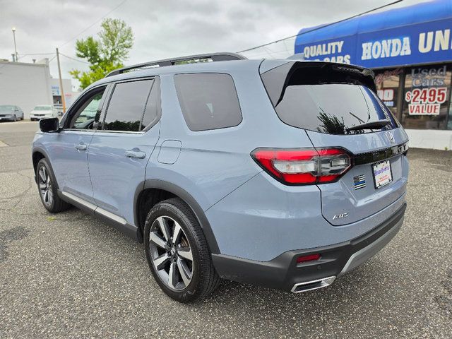 Certified 2025 Honda Pilot Touring image 3