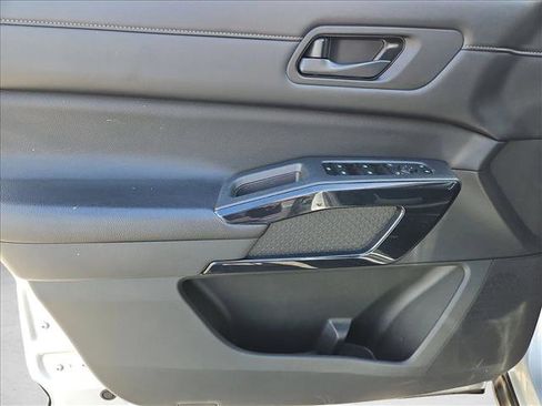 Used 2024 Nissan Pathfinder SV FWD image 10
