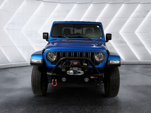 Used 2024 Jeep Gladiator Sport AWD/4WD image 2