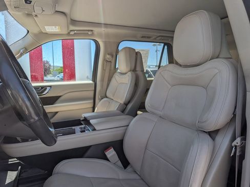 Used 2019 Lincoln Navigator Reserve AWD/4WD image 7