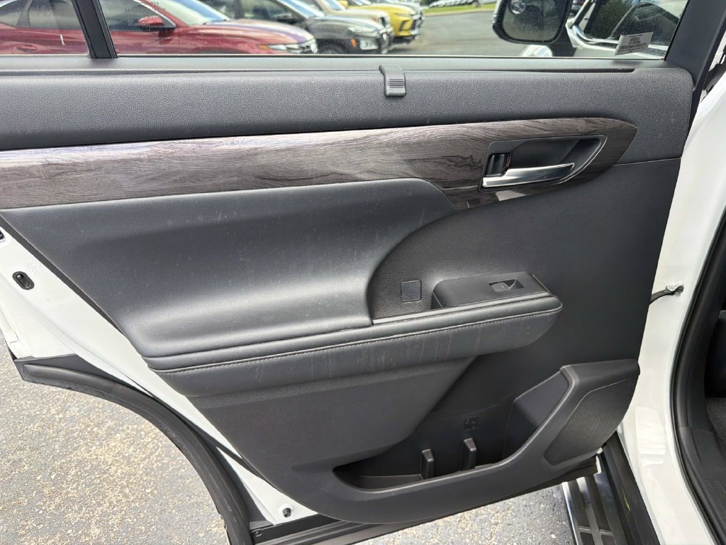 Used 2021 Toyota Highlander Limited AWD/4WD image 13