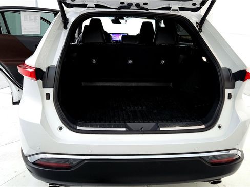 Certified 2024 Toyota Venza XLE image 31