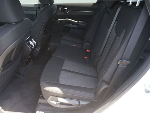 Used 2023 Kia Sorento LX FWD image 12