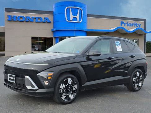 Used 2024 Hyundai Kona SEL FWD image 2
