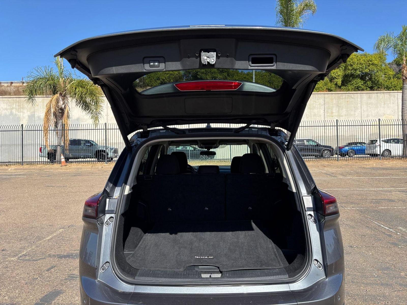Used 2025 Nissan Rogue SV AWD/4WD image 32