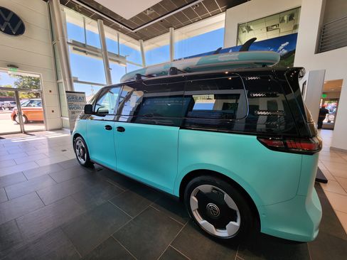 New 2025 Volkswagen ID. Buzz Pro S image 2