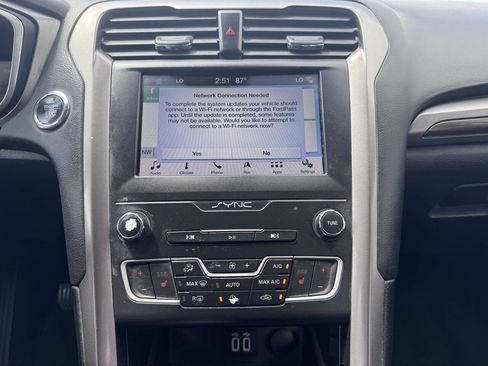 Used 2019 Ford Fusion SEL FWD image 20
