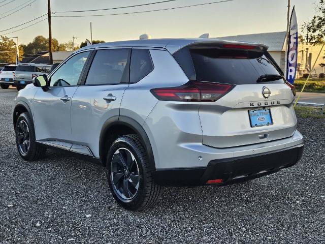 Used 2025 Nissan Rogue SV FWD image 4