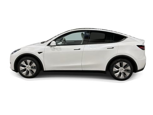 Certified 2023 Tesla Model Y AWD image 3