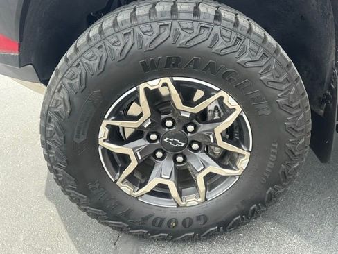 Certified 2025 Chevrolet Colorado ZR2 w/ Technology Package AWD/4WD image 32