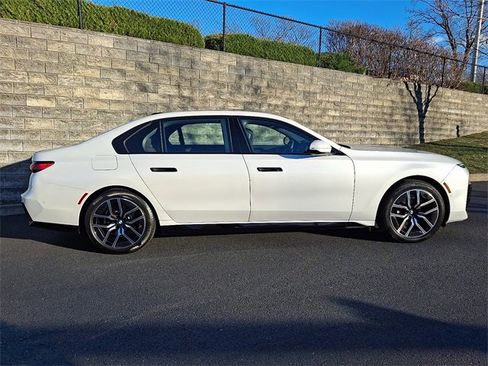 Used 2025 BMW 740i xDrive w/ Premium Package image 6