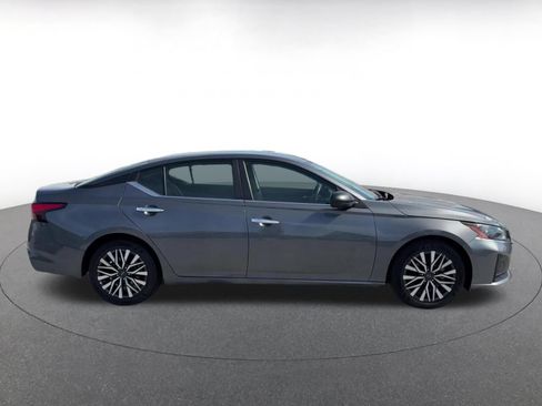 Used 2025 Nissan Altima 2.5 SV FWD image 16