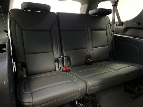 Used 2025 GMC Yukon XL Denali RWD image 29